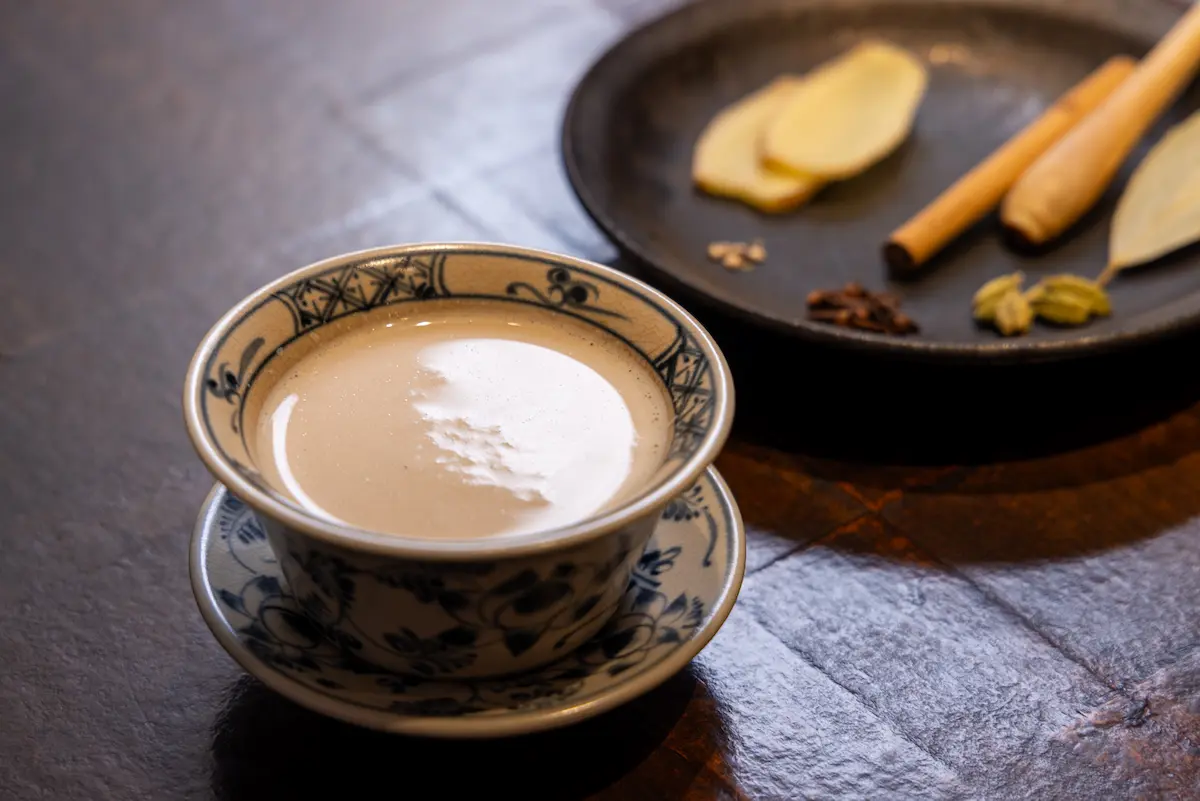 レモングラス香る浅煎りほうじ茶のチャイ