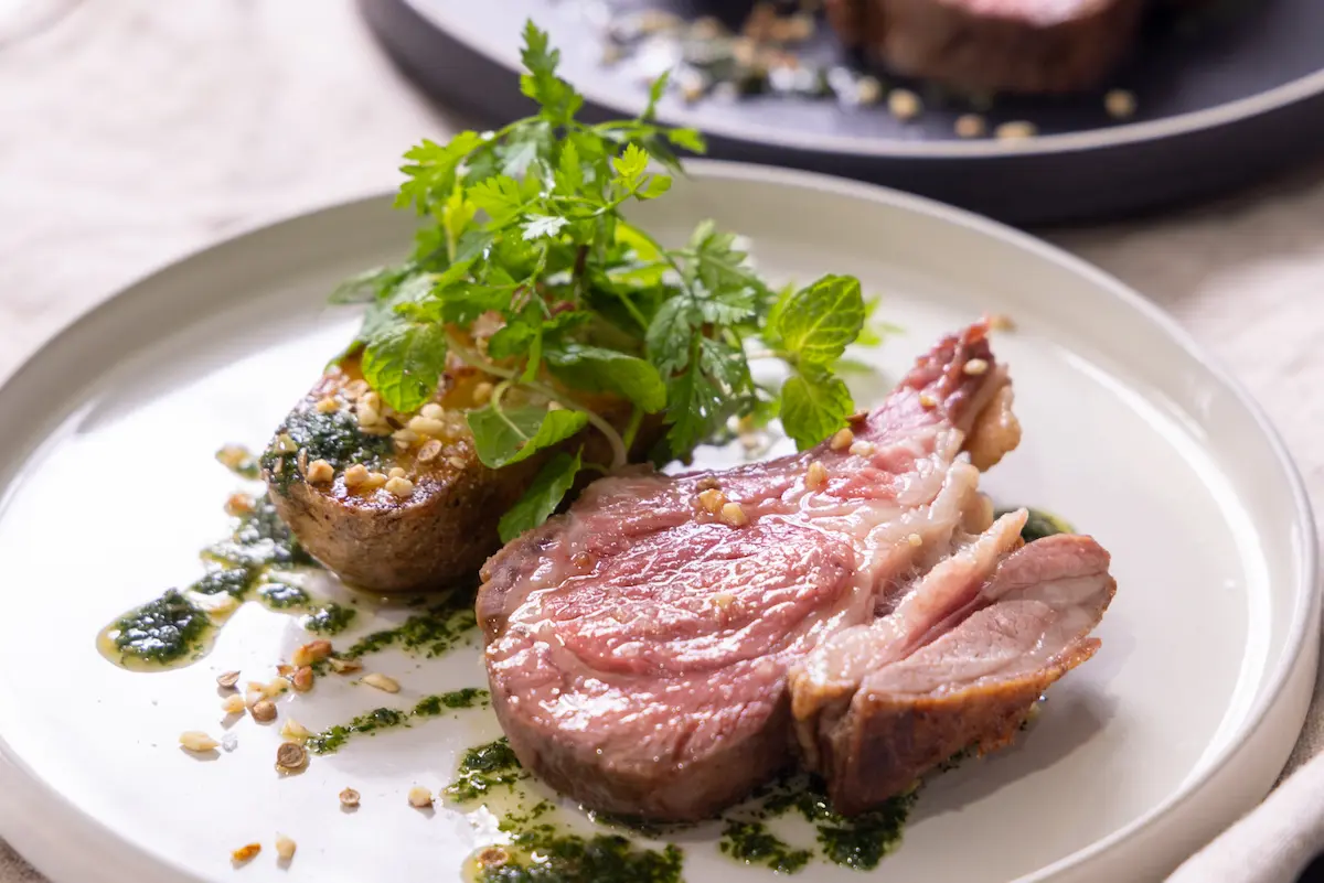 ラム肉のロースト ハーブのソース