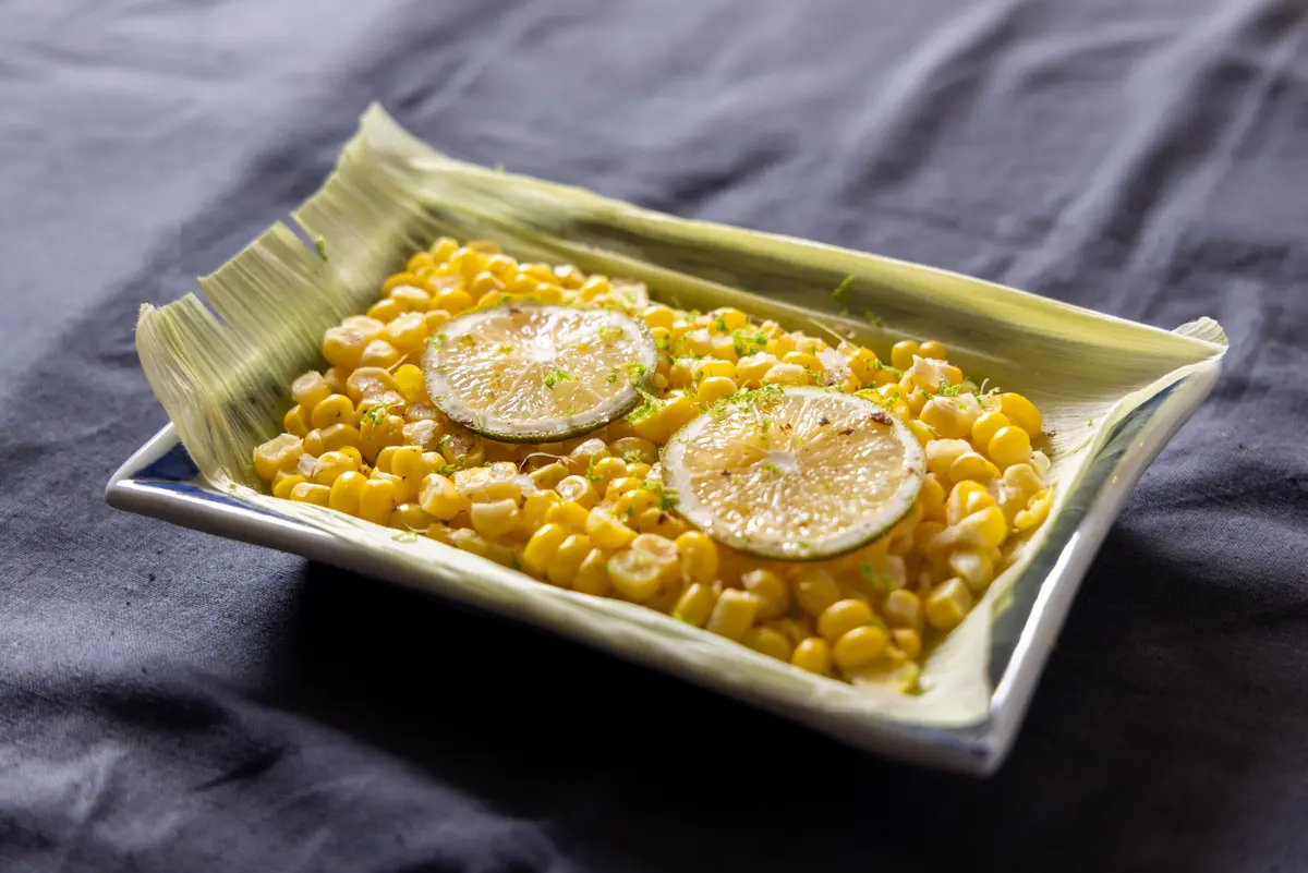 蒸しとうもろこし トンカ豆とライムのアクセント